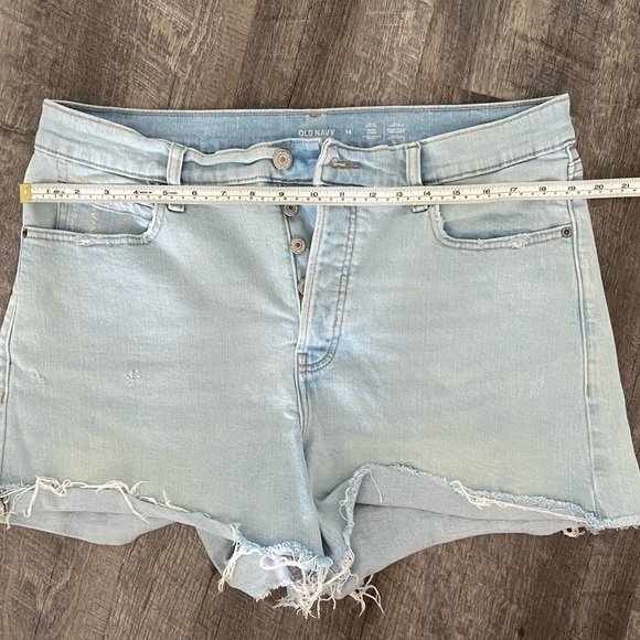 Old Navy Higher High Rise A-Line Short Shorts - Picture 5 of 6